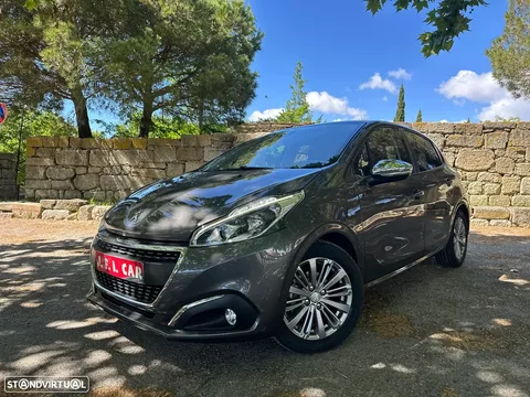 Peugeot 208 1.2 PureTech Signature