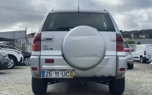 Toyota RAV4 2002 2.0 D-4D Pack 1