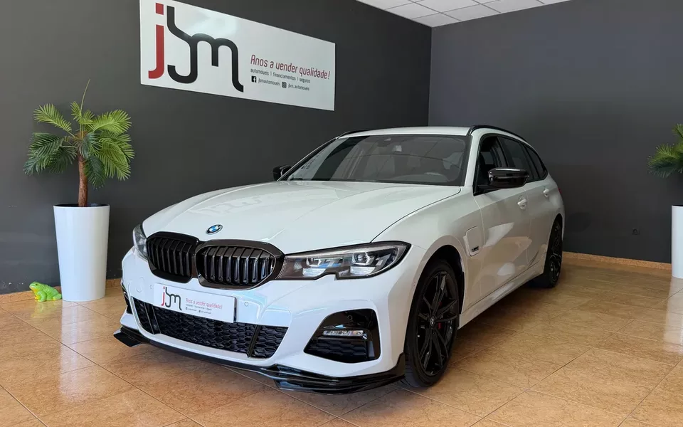 BMW 330 e Pack Desportivo M Auto
