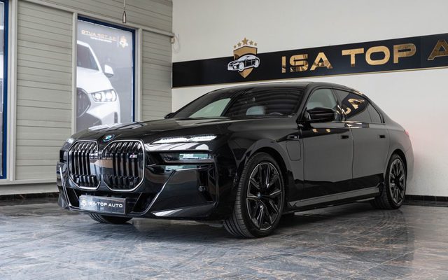 BMW M7 2024
