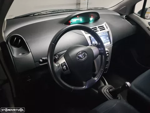 Toyota Yaris 1.0 VVT-i AC Manual