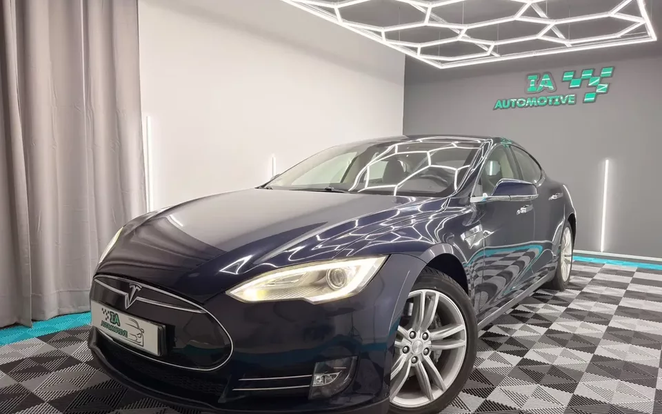 Tesla Model S 85