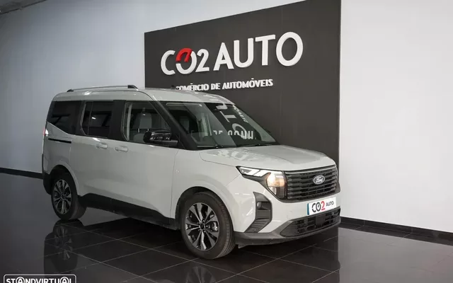 Ford Tourneo Courier 1.0 EcoBoost Titanium