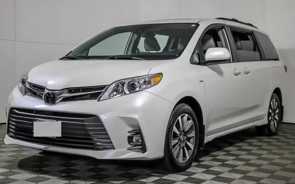 TOYOTA Sienna 3.5L V6 AWD XLE