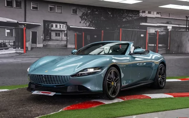 FERRARI Roma Roma Spider