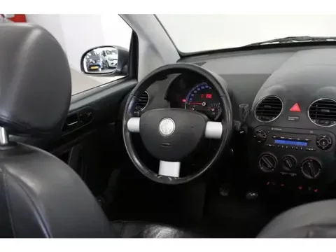 Volkswagen New Beetle Cabriolet 2007 1 6 United