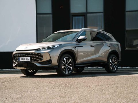 MG HS 2025