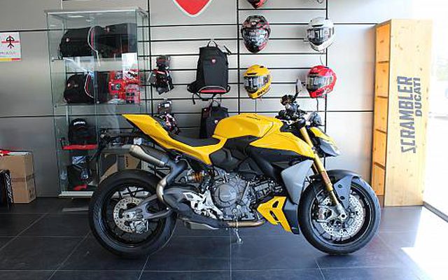 Ducati Streetfighter V2 S