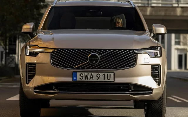 VOLVO XC90 XC90 B5 Momentum 7pl. AWD Aut.