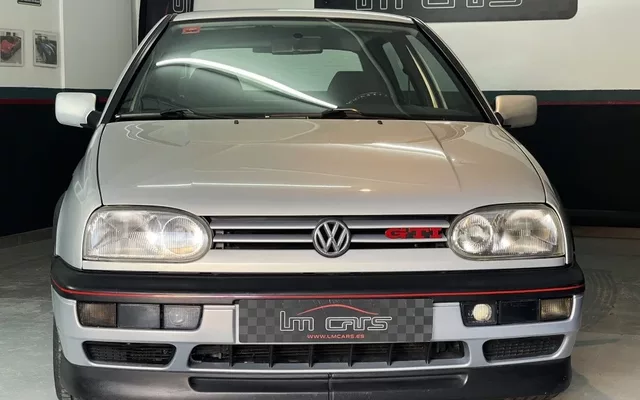 VOLKSWAGEN Golf Golf 2.0 GTi 20 Aniversario - 24990€ en Clariana de cardener