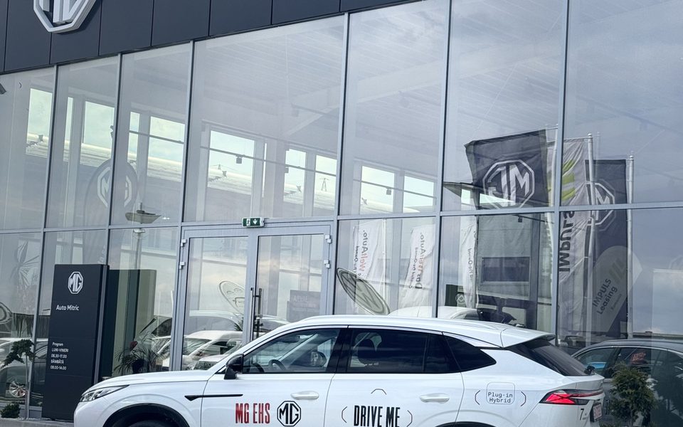 MG HS 2025