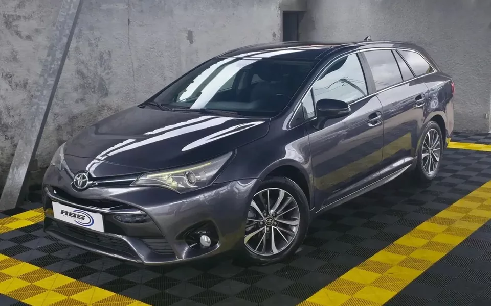 Toyota Avensis Touring Sports 1.6 D-4D Luxury+GPS