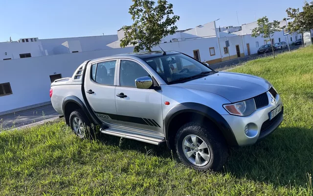 Mitsubishi L200 2.5 DI-D CD Strakar 2WD