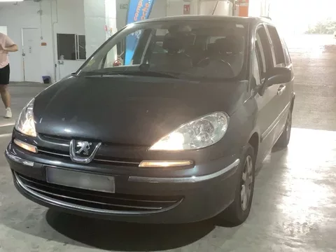 PEUGEOT 807 807 2.0HDI FAP Premium 136