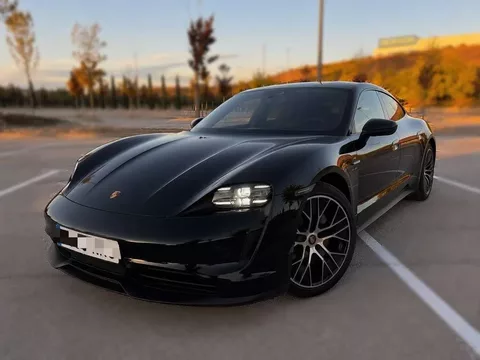 PORSCHE Taycan 4S