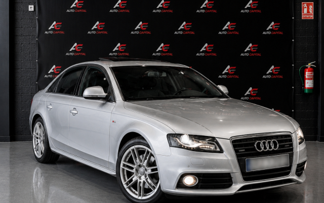 AUDI A4 A4 3.2 FSI quattro