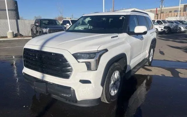 TOYOTA Sequoia SR5 Hibrido
