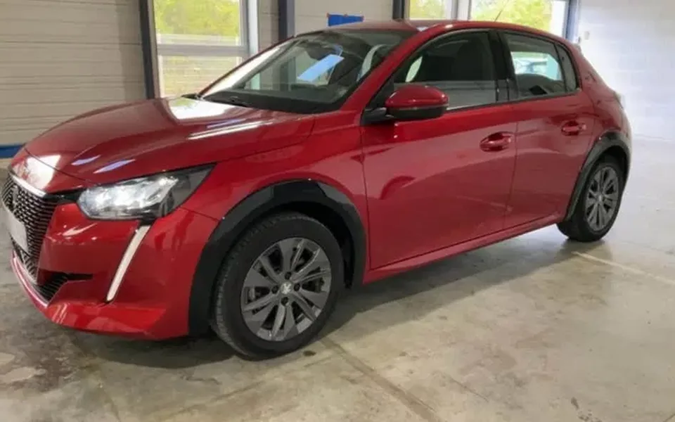 Peugeot e-208