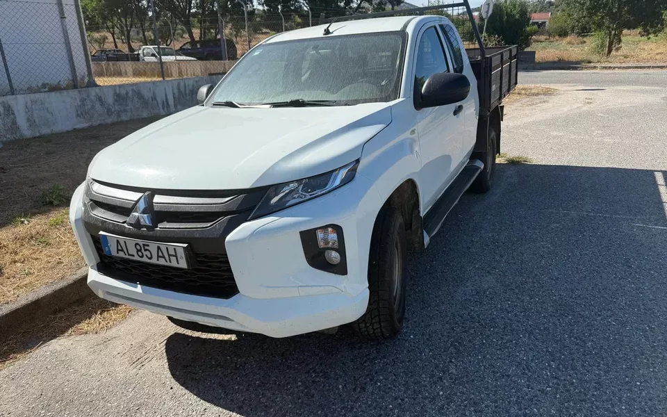 Mitsubishi L200 2.3 DI-D Club Invite Strakar Look 4WD