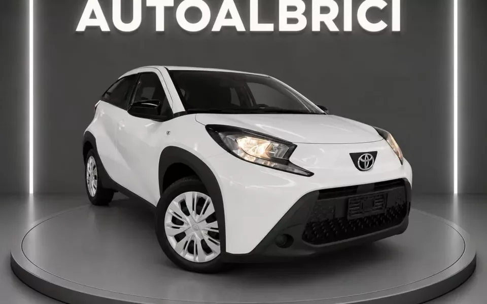 TOYOTA Aygo X 1.0 VVT-i 72 CV ACTIVE KM0 km 0 Benzina Bianco pastello