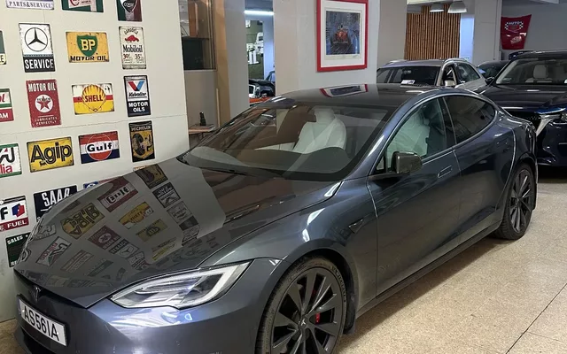 Tesla Model S Performance