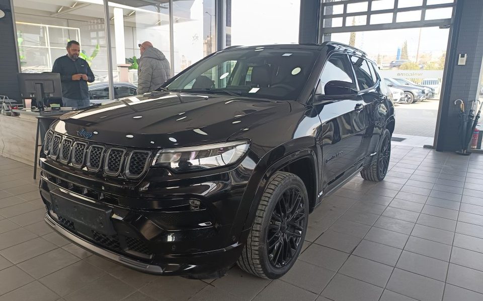 Jeep Compass 2022 4X4e 1.3T 240PS PLUG-IN BLACK EDITION!