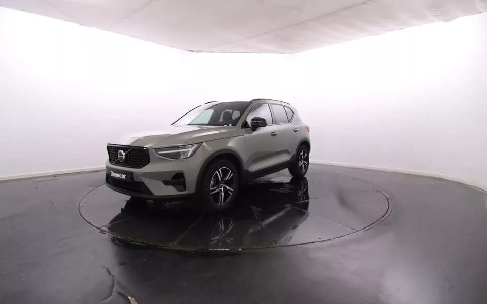 Volvo XC40 B3 Plus Dark 163cv Cx. Aut. Apple CarPlay / Vidros Escurecidos / Cam. Traseira / LED / JLL