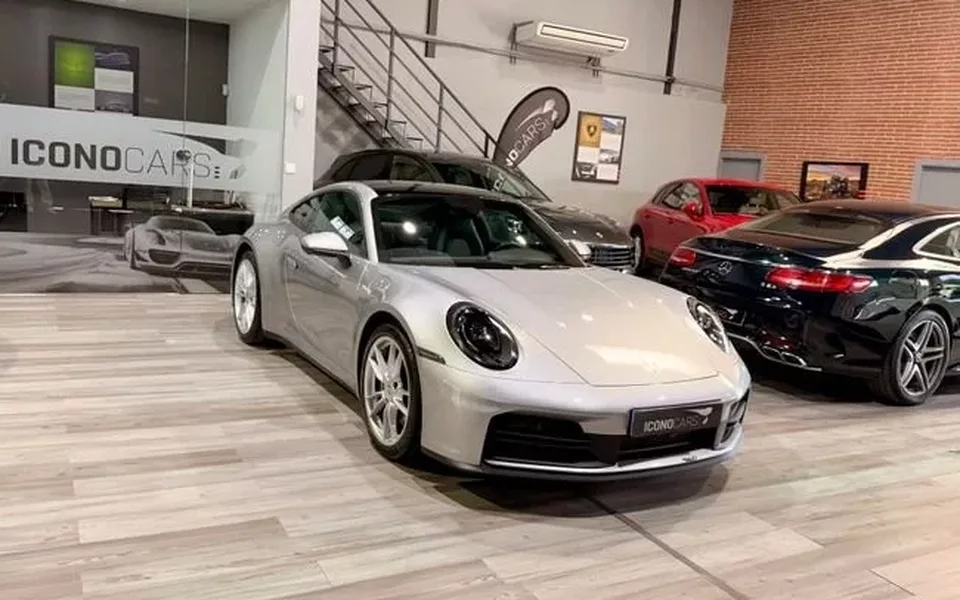 PORSCHE 911 Carrera Coupé
