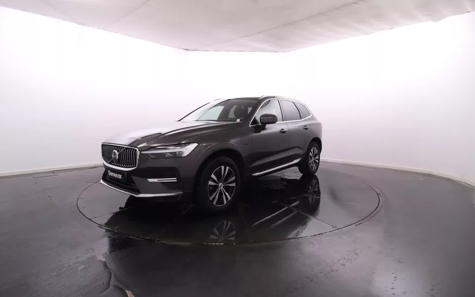 Volvo XC60 T6 PHEV Core AWD / Vidros Escurecidos / Teto Panoramico de Abrir / Cam. Traseira / JLL18
