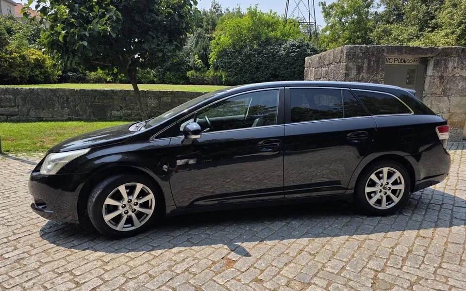 Toyota Avensis SW 2.0 D-4D Exclusive +Pele+GPS