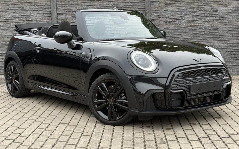 Mini Cooper Cabrio 1.5i Automaat JCW Pakket