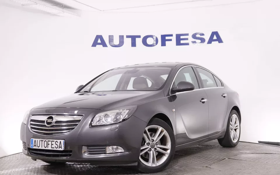 Opel Insignia 1.6T COSMO PACK 180CV 4P # CUERO, NAVY, PARKTRONIC