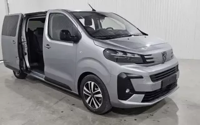 Peugeot Traveller Traveller M Diesel 180 ch Automatique Business Zéro km immatriculé