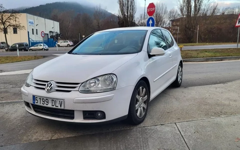 VOLKSWAGEN Golf Golf 2.0 FSI Highline Tiptronic - 6500€ en Ripoll