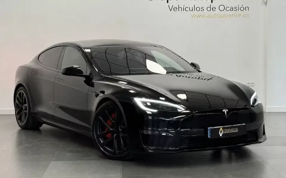 TESLA Model S PLAID