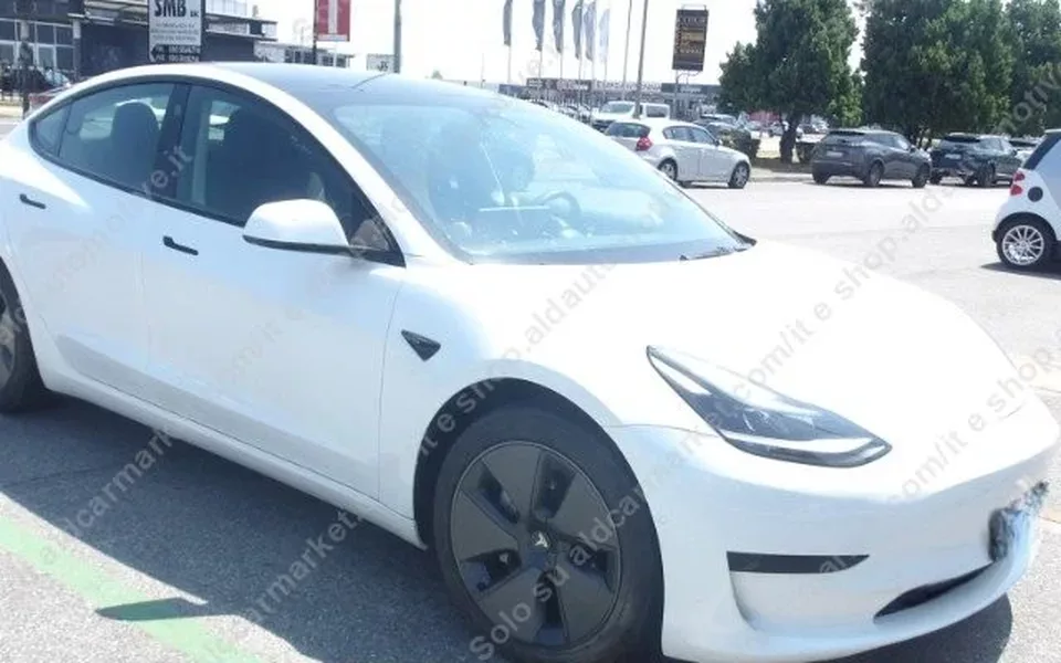 TESLA Model 3 Model 3 Standard Range RWD Plus