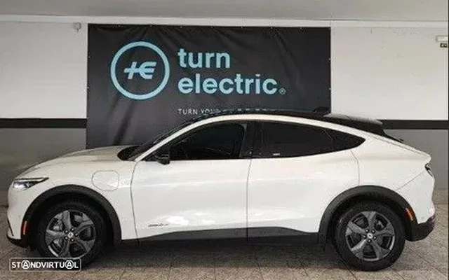 Ford Mustang Mach-E 75.7 kWh Base