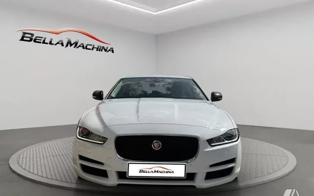 JAGUAR XE 2.0D I4 132kW(180CV) RWD AT R-Dynamic SE