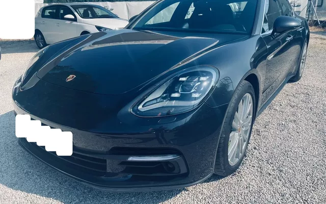 Porsche Panamera 4 E-Hybrid Platinum Edition