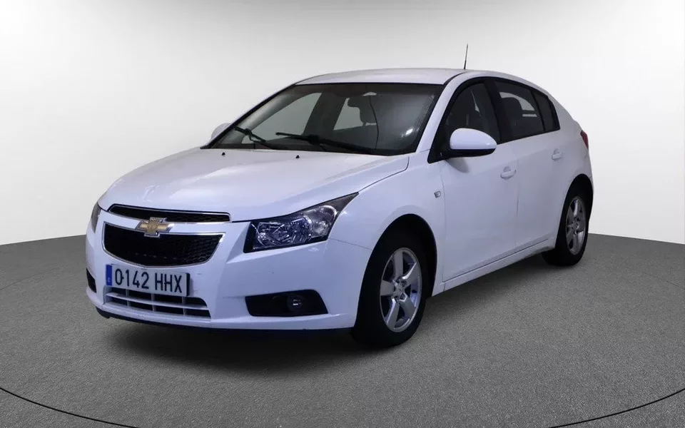 CHEVROLET Cruze sedán 1.6 LS+ CLIMA 4P