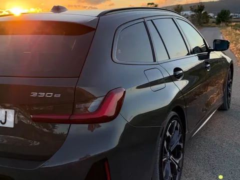 BMW 330 e Pack Desportivo M Pro Auto