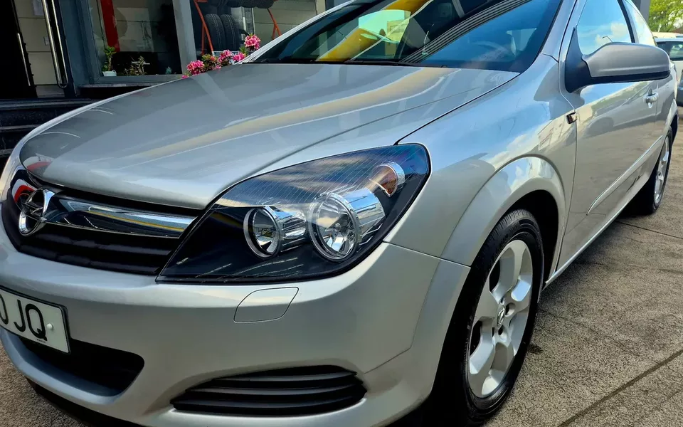 Opel Astra GTC 1.9 CDTI DPF Sport