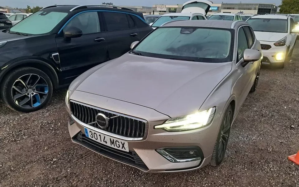 VOLVO V60 VOLVO 2.0 B4 (D) Plus Dark Auto