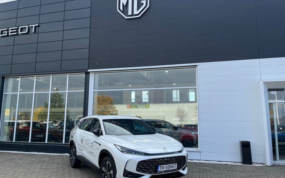MG HS 2025