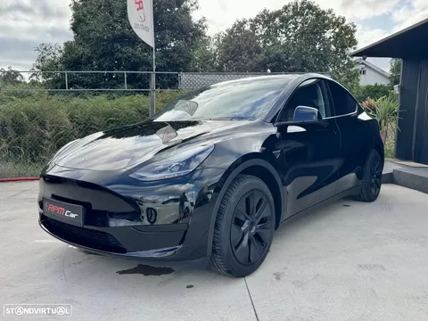 Tesla Model Y Long-Range RWD