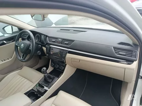 SKODA Superb Superb Combi 2.0TDI AdBlue L&K 110kW