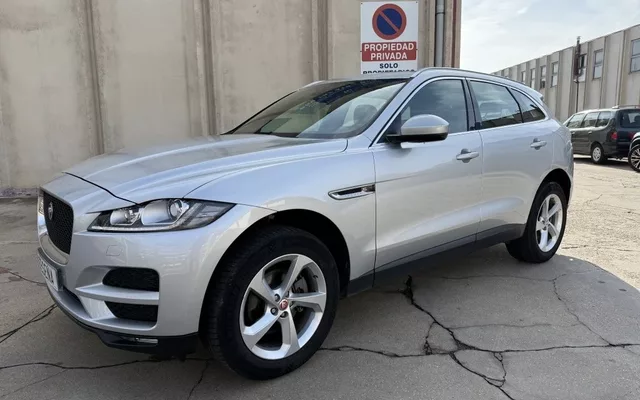 JAGUAR F-Pace F-Pace 2.0i4D Prestige Aut. AWD 240