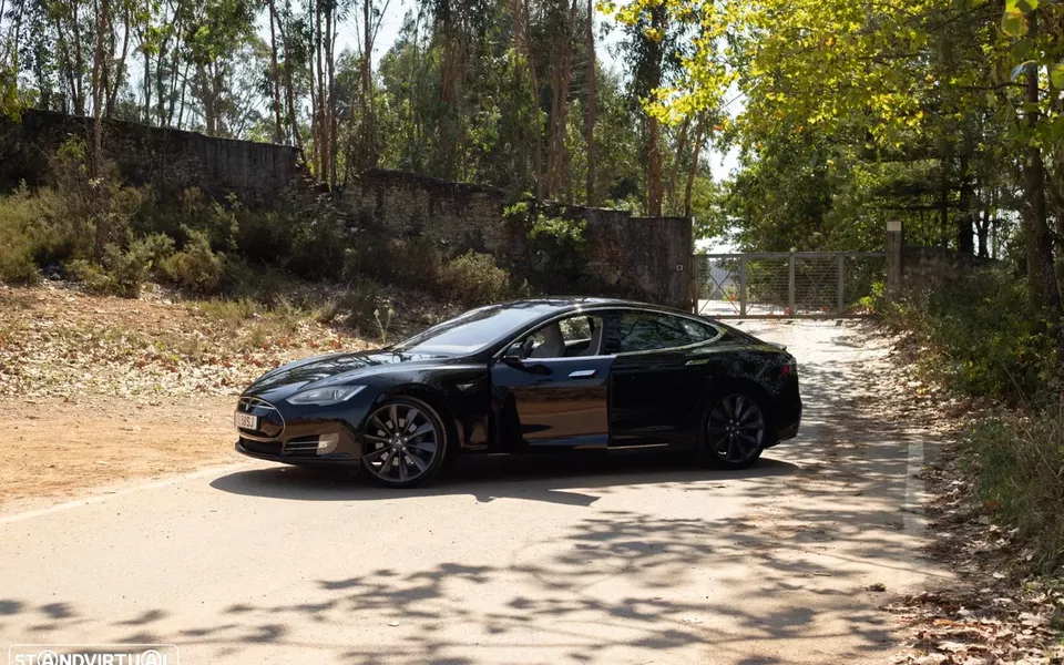 Tesla Model S Performance