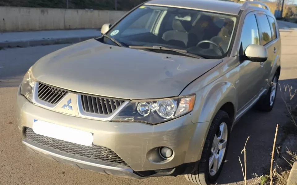 MITSUBISHI Outlander Outlander 2.0DI-D Intense - 3990€ en El vendrell