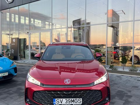 MG HS 2025